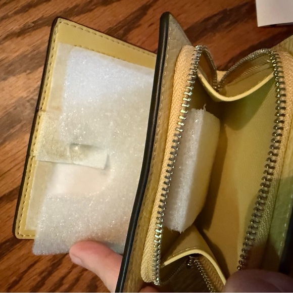 NWT Coach x Peanuts Snap Wallet featuring Charlie Brown - Picture 9 of 9